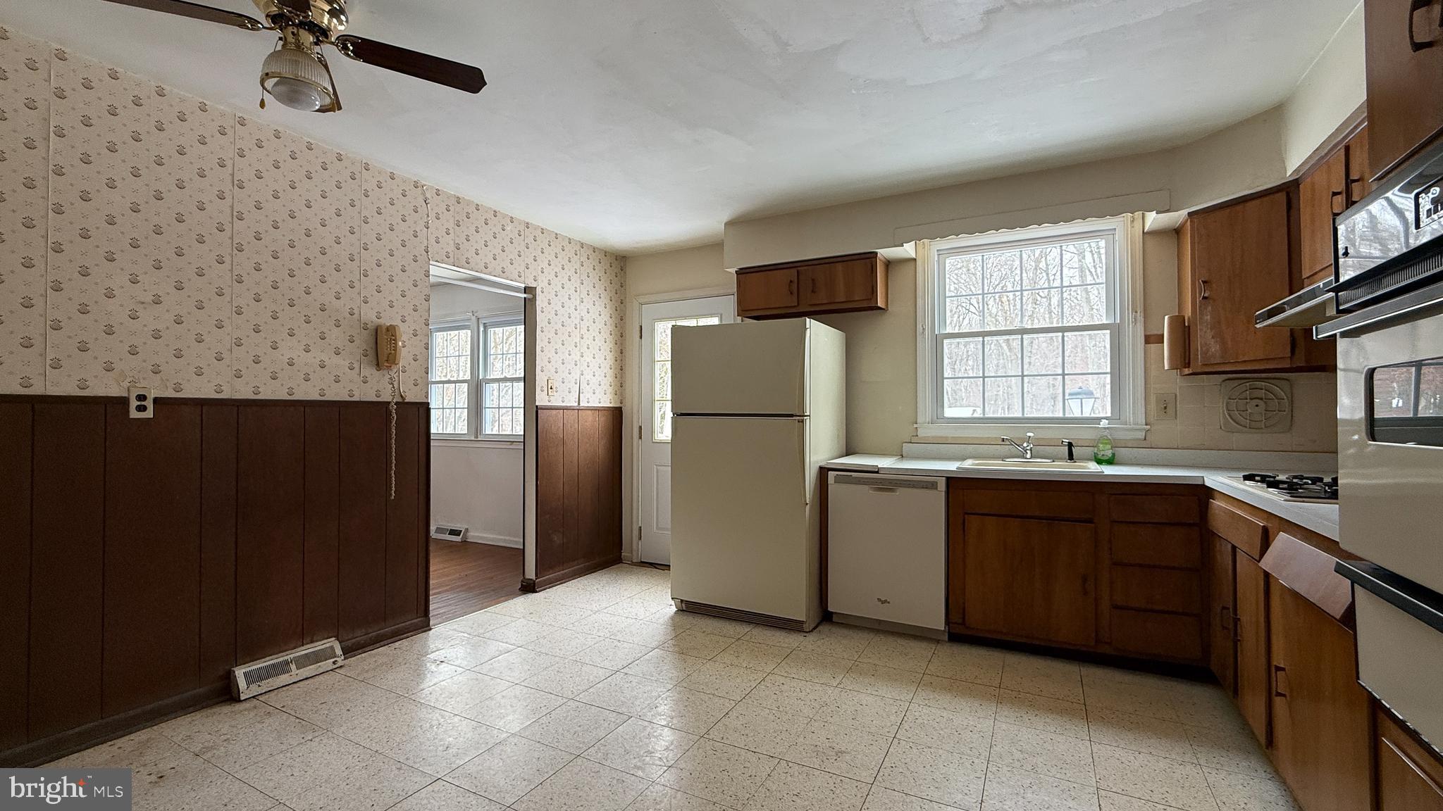 2344 Oakfield Road Warrington, PA 18976 - Photo 8 of 27