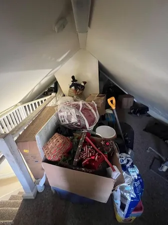 a view of entryway and kitchen