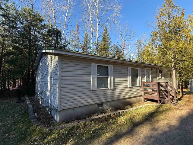 $199,900 | 5031 Flat Rock Heights Road, Cecil, WI 54111