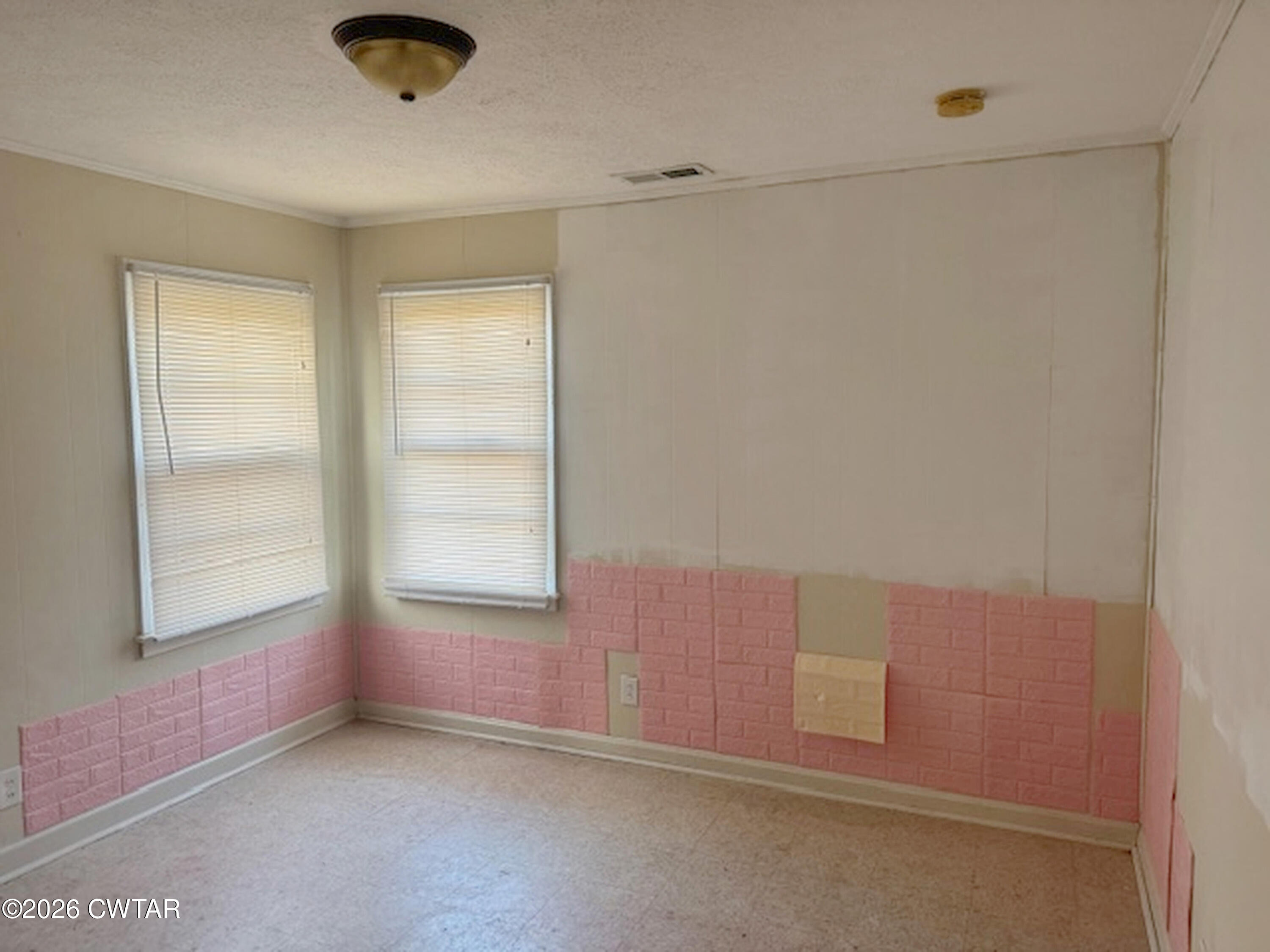 3043 Culpepper Saint Extension Milan, TN 38358 - Photo 6 of 8 an empty room with windows