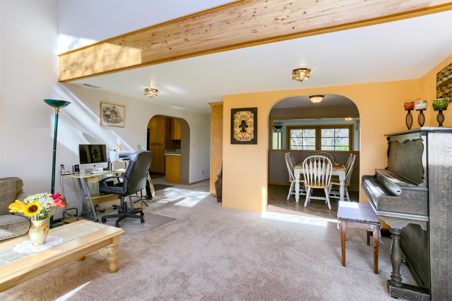 2777 East Antelope Road Eagle Point, OR 97524 - Photo 27 of 35 a view of a livingroom with furniture and a window