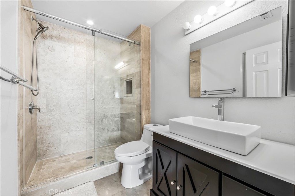 68 Marbella Aisle, Unit 34 Irvine, CA 92614 - Photo 17 of 38 Bathroom adjacent to Bedroom #1