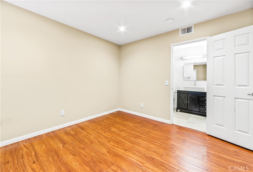 68 Marbella Aisle, Unit 34 Irvine, CA 92614 - Photo 27 of 38 Bedroom #3 access to bathroom