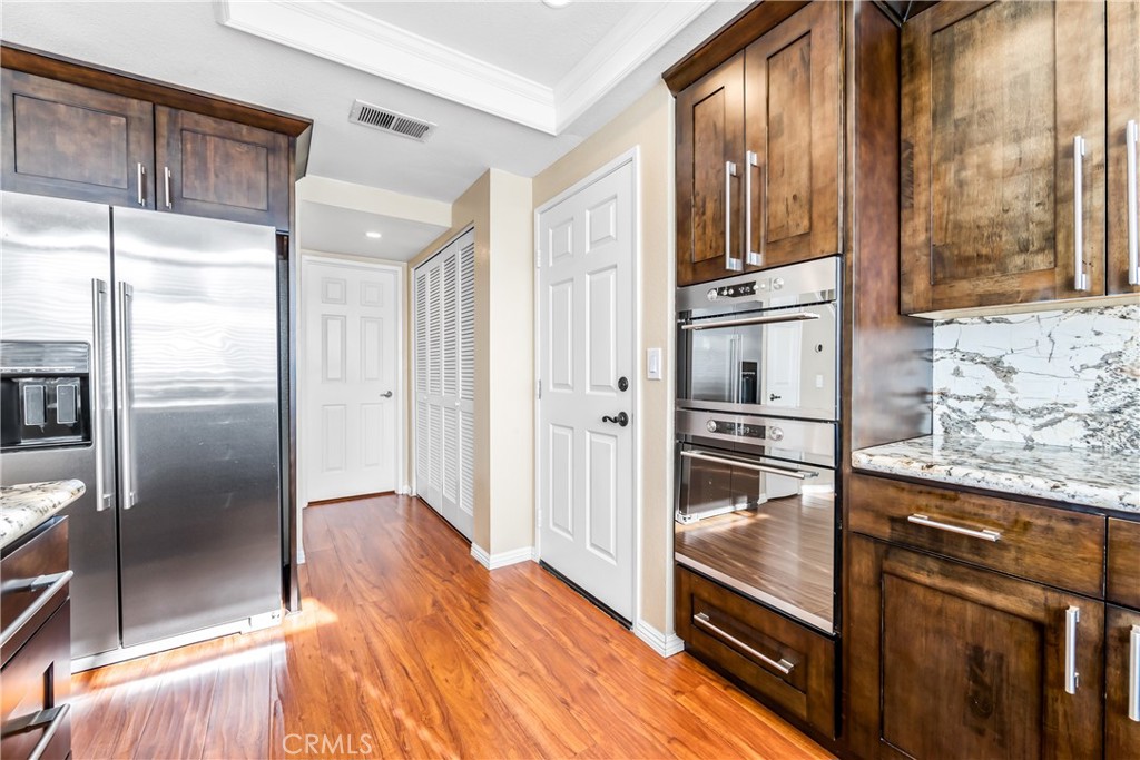 68 Marbella Aisle, Unit 34 Irvine, CA 92614 - Photo 7 of 38 Direct access to the attached garage from the kitchen. Conveniently located laundry area is adjacent.