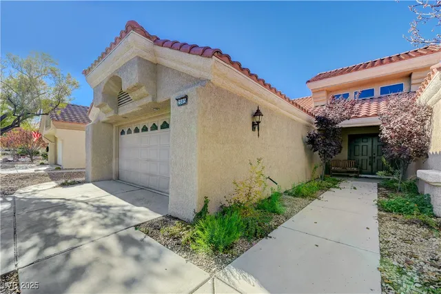 $2,700 | 2505 Palmridge Drive, Las Vegas, NV 89134