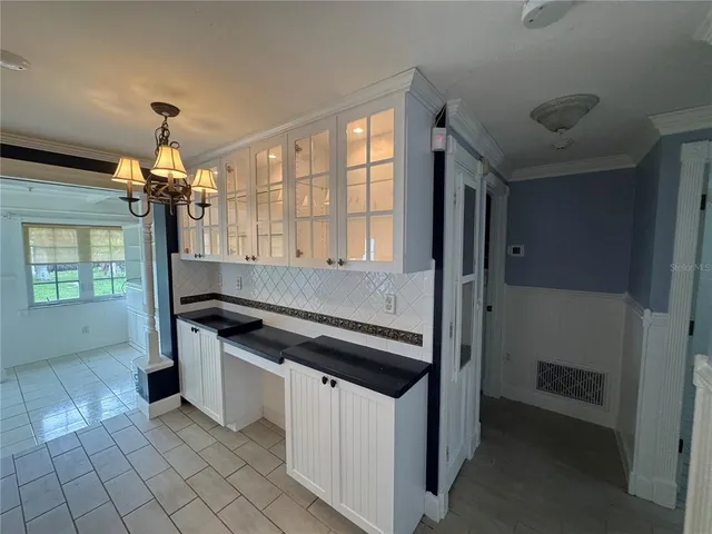 a kitchen that has a stove and a refrigerator