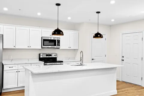 $475,000 | 1 Pleasant Street, Unit 206, Cohasset, MA 02025