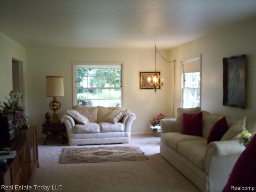 19676 Renfrew Road Detroit, MI 48221 - Photo 4 of 23 100_1957.jpg