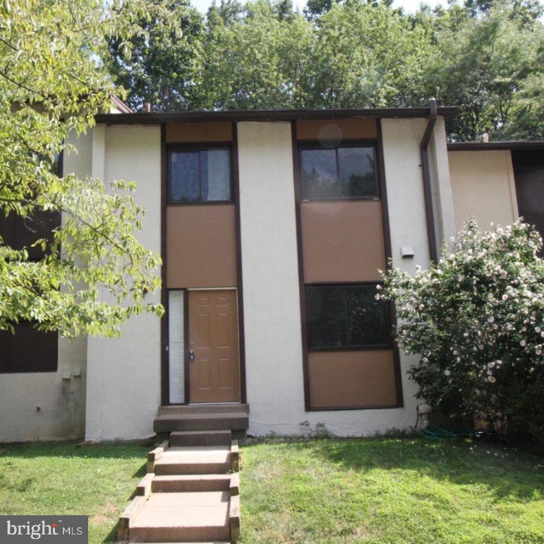 11948 Barrel Cooper Court Reston, VA 20191 - Photo 2 of 2 a front view of house with yard
