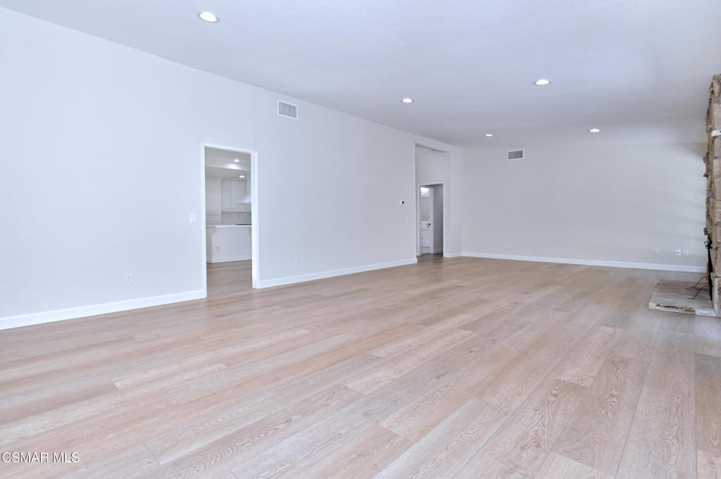 22817 Pera Road Woodland Hills, CA 91364 - Photo 12 of 39