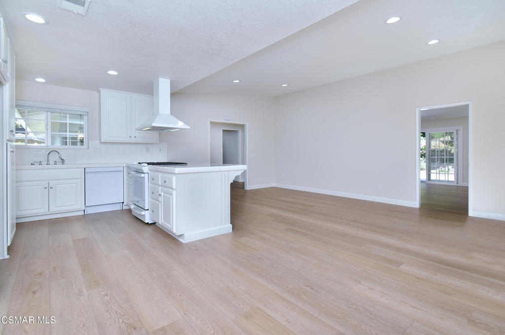 22817 Pera Road Woodland Hills, CA 91364 - Photo 16 of 39
