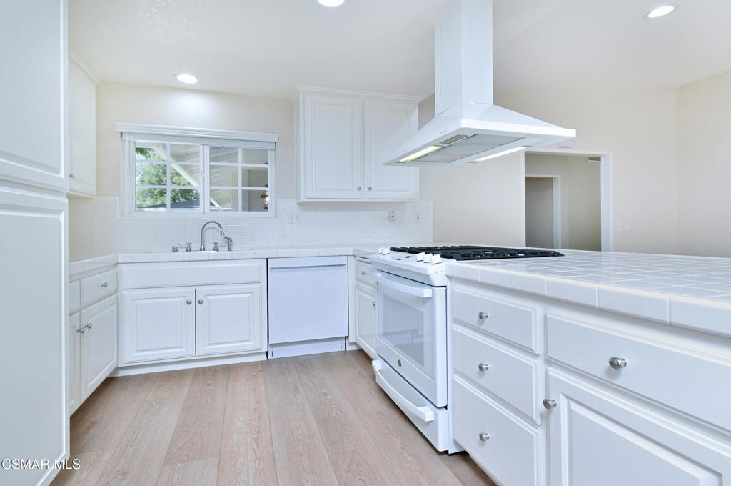 22817 Pera Road Woodland Hills, CA 91364 - Photo 17 of 39