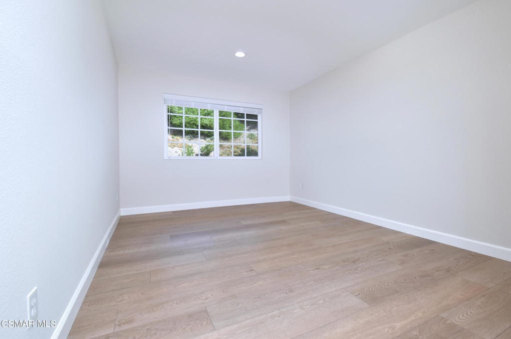22817 Pera Road Woodland Hills, CA 91364 - Photo 19 of 39