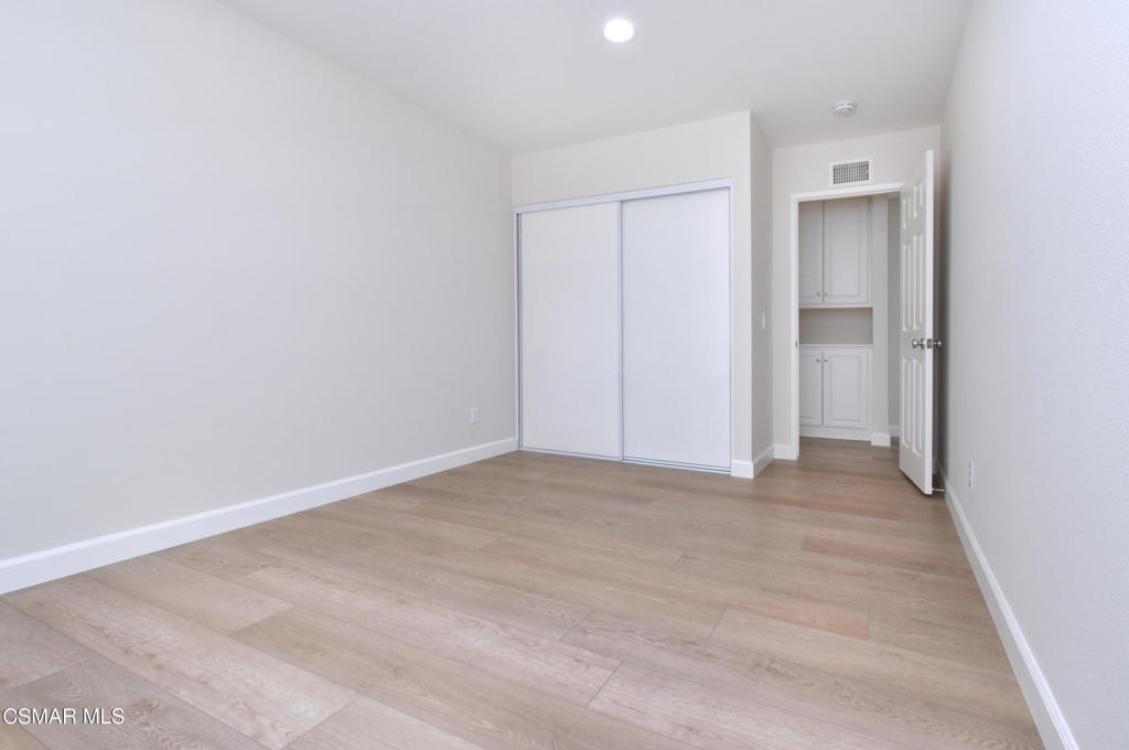 22817 Pera Road Woodland Hills, CA 91364 - Photo 20 of 39