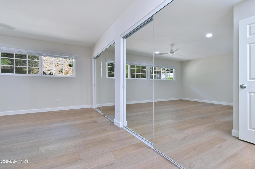22817 Pera Road Woodland Hills, CA 91364 - Photo 26 of 39