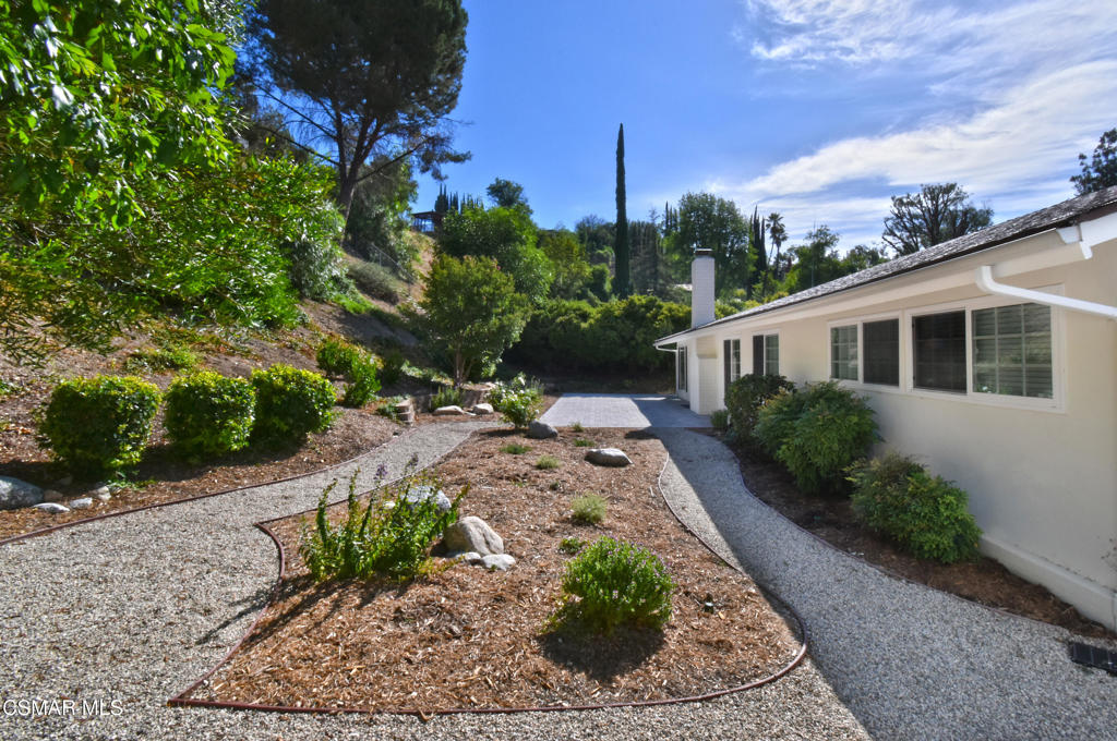 22817 Pera Road Woodland Hills, CA 91364 - Photo 37 of 39