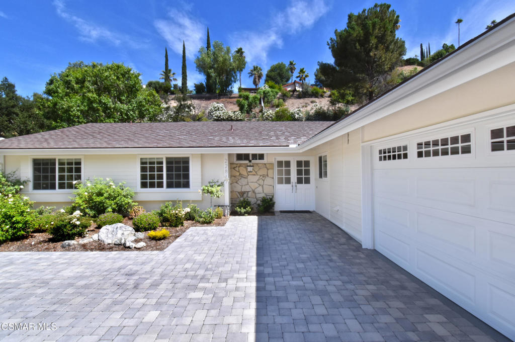 22817 Pera Road Woodland Hills, CA 91364 - Photo 4 of 39