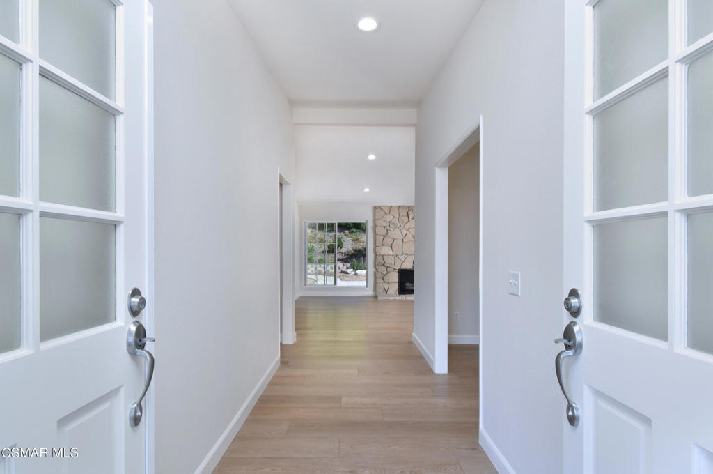 22817 Pera Road Woodland Hills, CA 91364 - Photo 5 of 39
