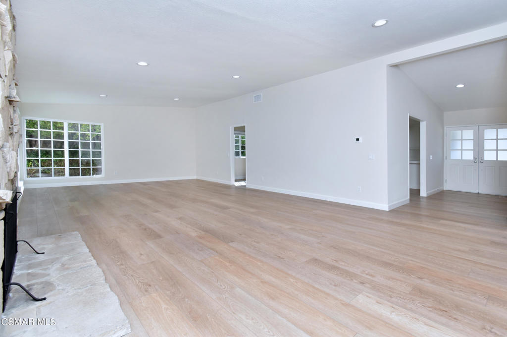 22817 Pera Road Woodland Hills, CA 91364 - Photo 8 of 39