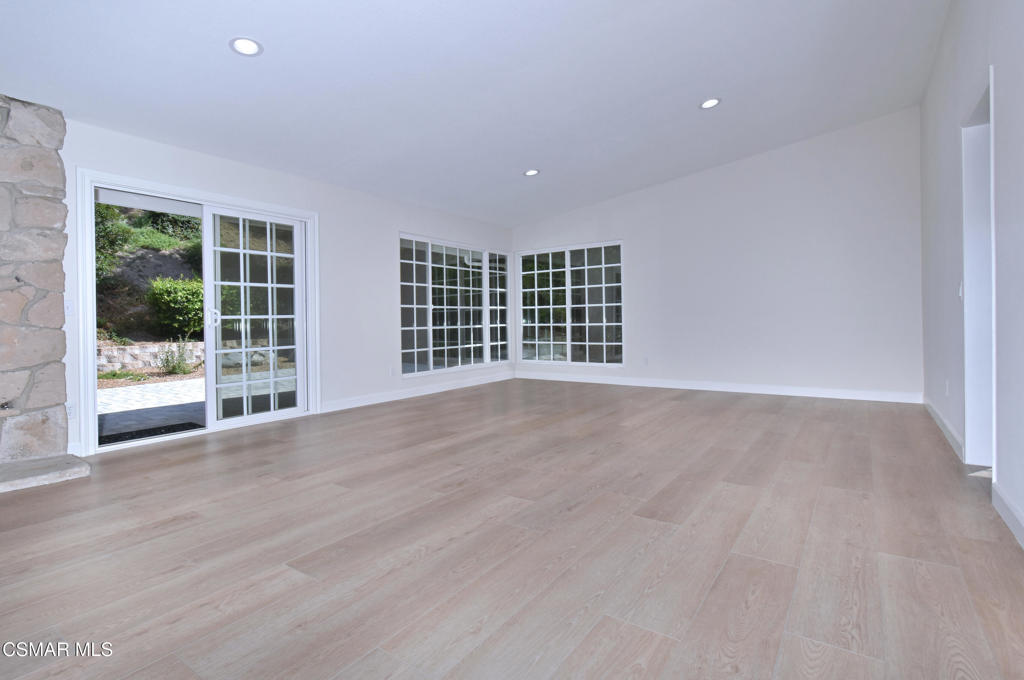 22817 Pera Road Woodland Hills, CA 91364 - Photo 10 of 39