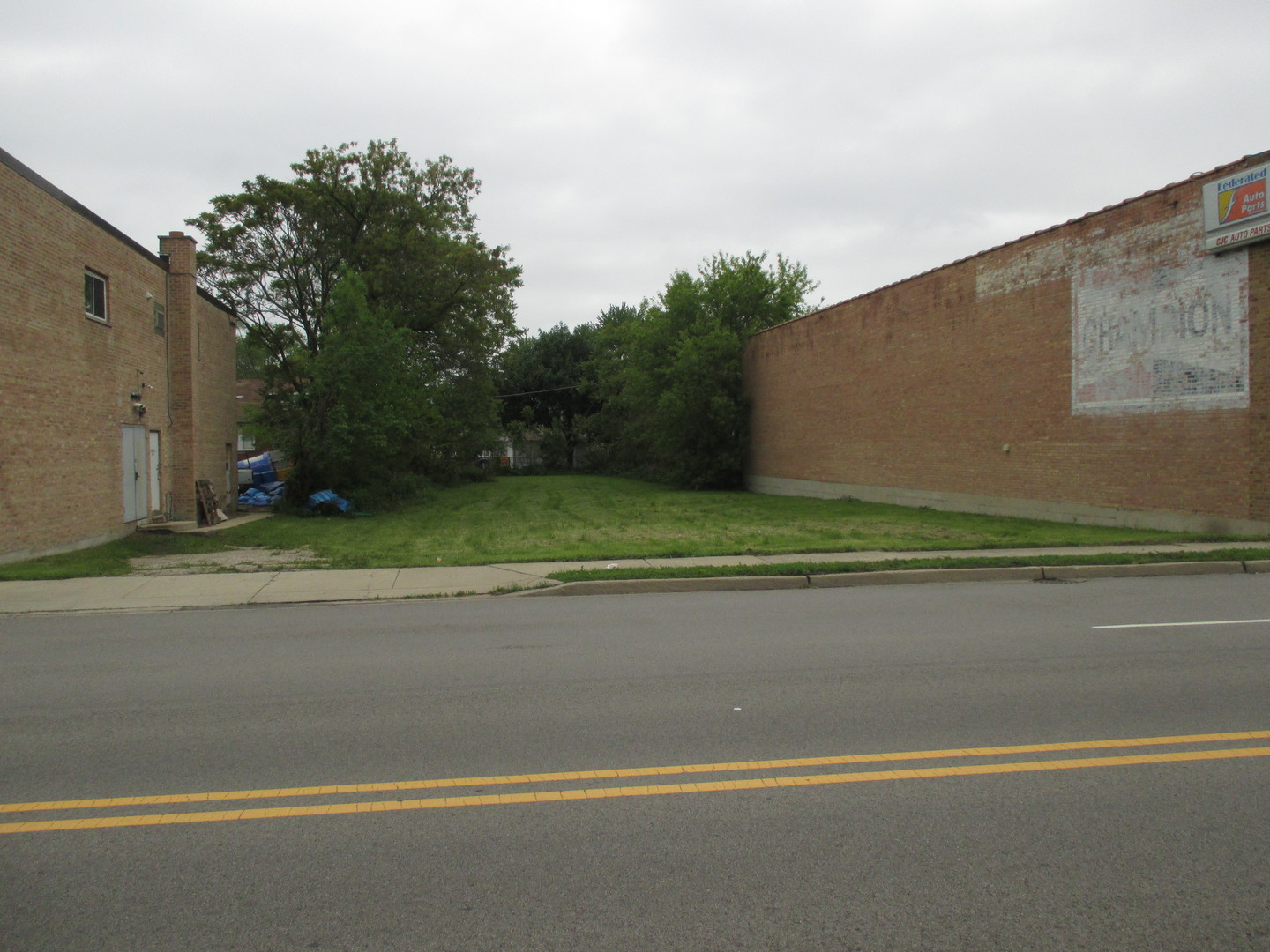 736 East St Charles Road Lombard, IL 60148 - Photo 2 of 2 a view of a tennis court