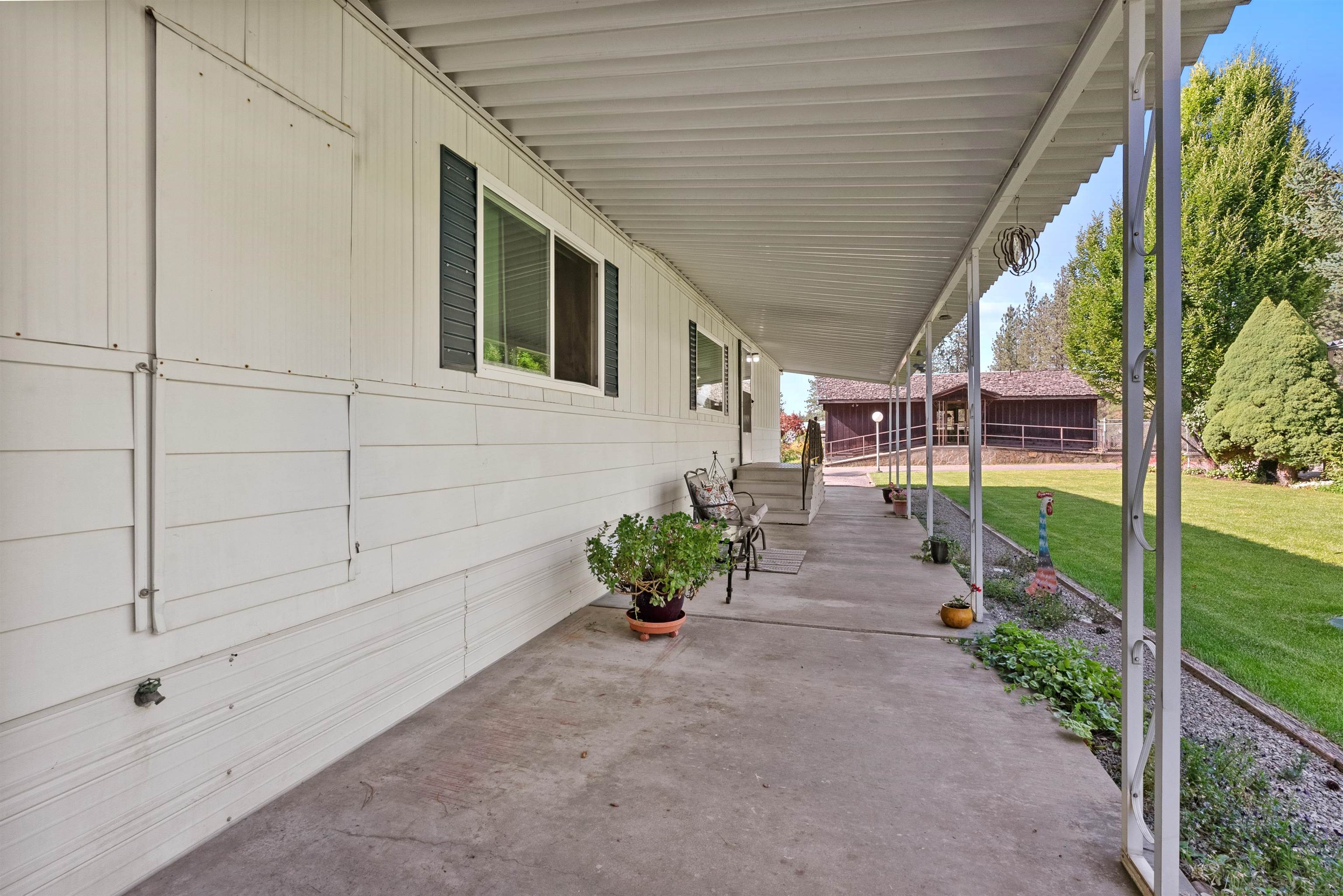 4202 East Lane Park Road, Unit 2 Mead, WA 99021 - Photo 4 of 27