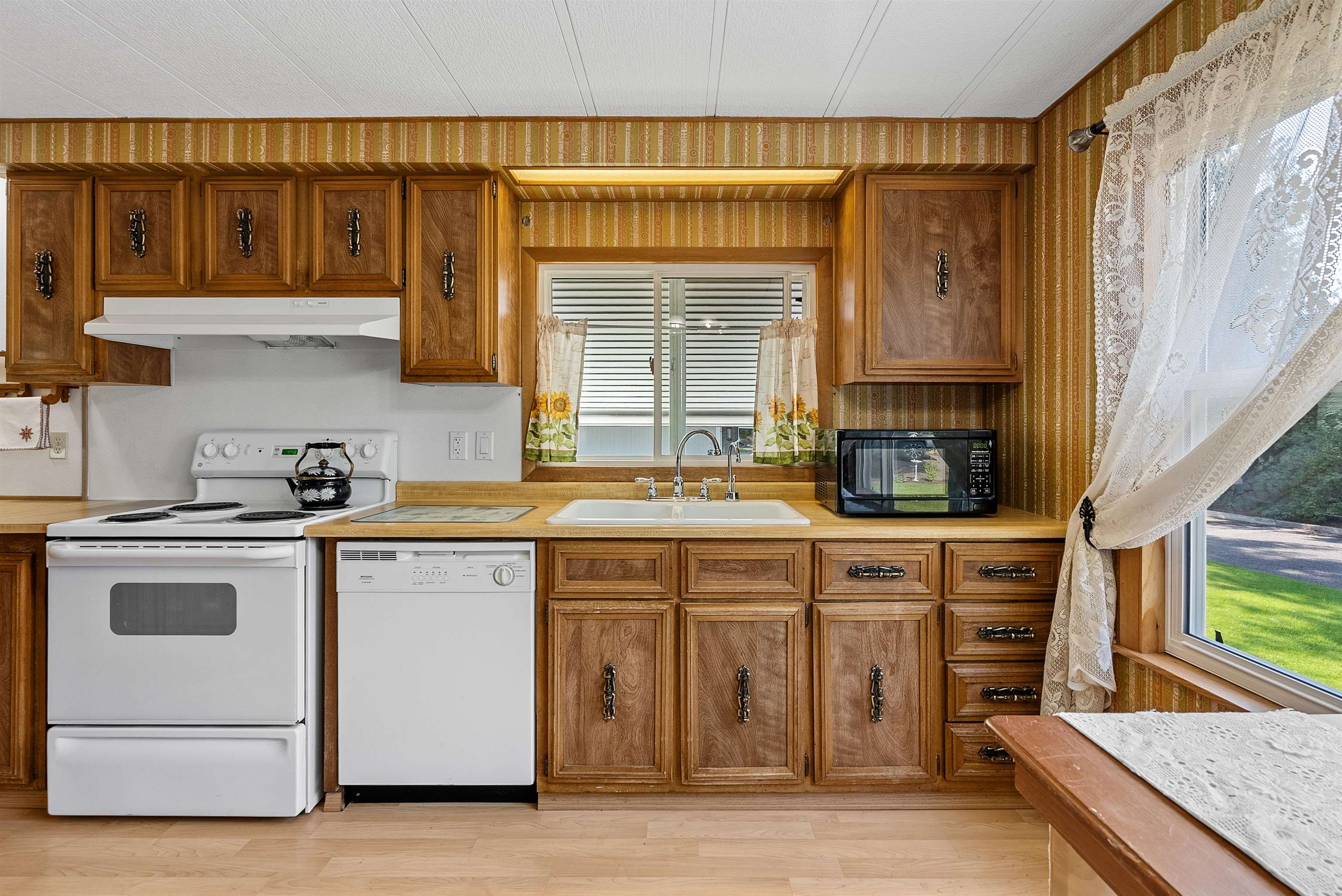 4202 East Lane Park Road, Unit 2 Mead, WA 99021 - Photo 10 of 27