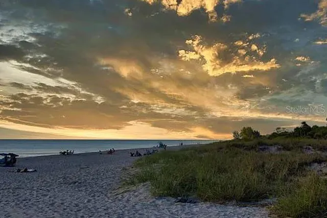 a view of a pathway with a yard
