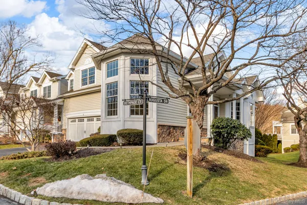 $869,000 | 2 Bethpage Court, Cortlandt Manor, NY 10567