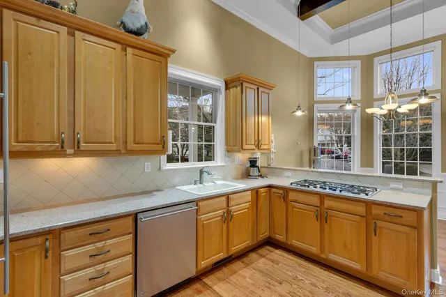 $869,000 | 2 Bethpage Court, Cortlandt Manor, NY 10567