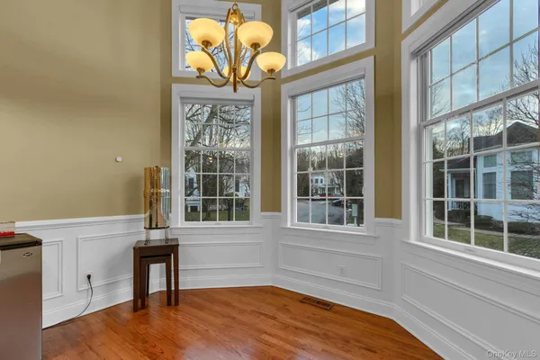 $869,000 | 2 Bethpage Court, Cortlandt Manor, NY 10567