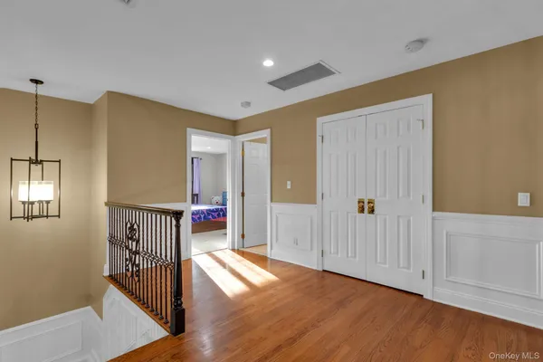 $869,000 | 2 Bethpage Court, Cortlandt Manor, NY 10567