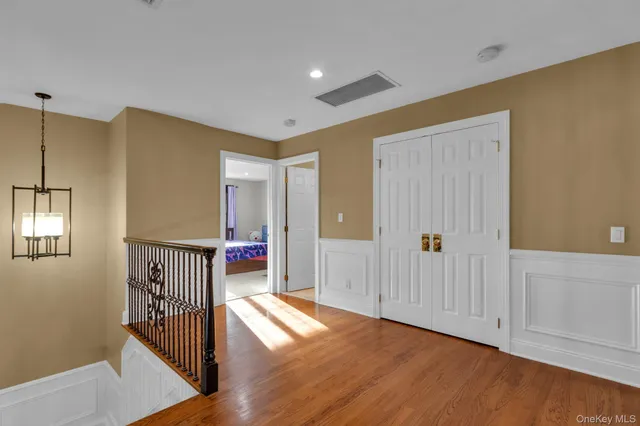 $869,000 | 2 Bethpage Court, Cortlandt Manor, NY 10567