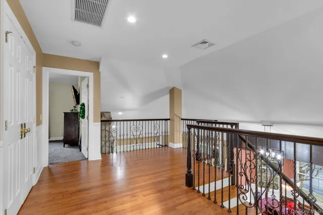 $869,000 | 2 Bethpage Court, Cortlandt Manor, NY 10567