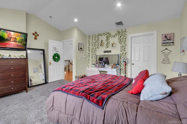 $869,000 | 2 Bethpage Court, Cortlandt Manor, NY 10567