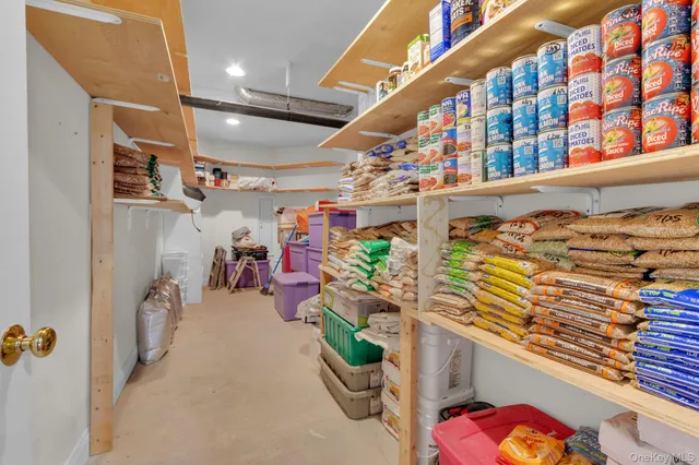 $869,000 | 2 Bethpage Court, Cortlandt Manor, NY 10567