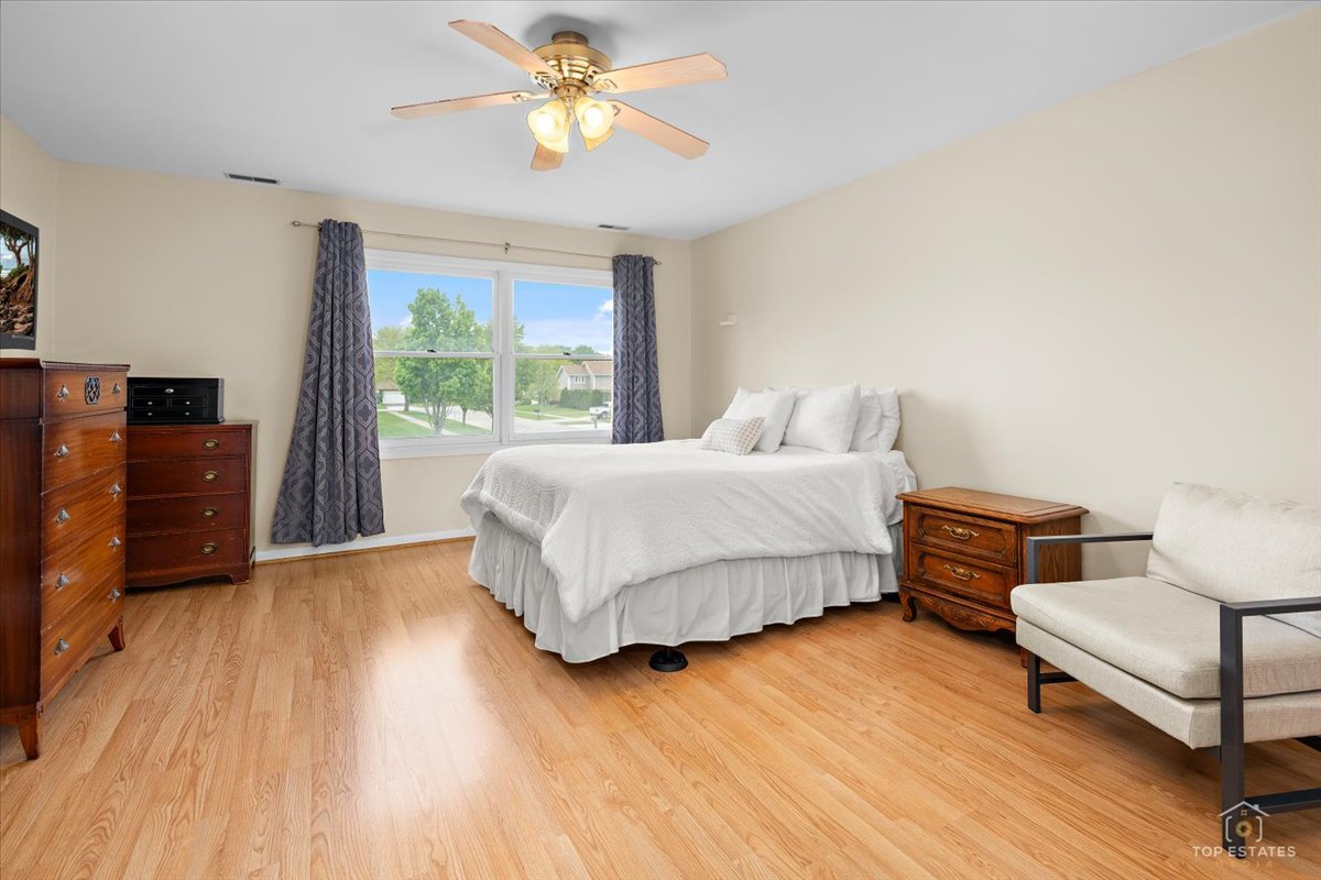 705 Gregor Lane Wheeling, IL 60090 - Photo 12 of 28