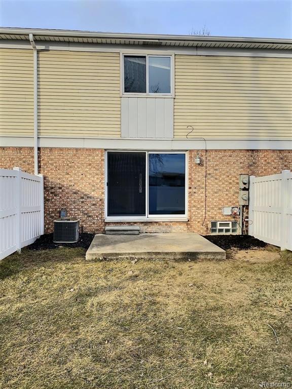 12787 Ronda Drive Southgate, MI 48195 - Photo 3 of 27