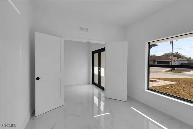 a view of livingroom with furniture