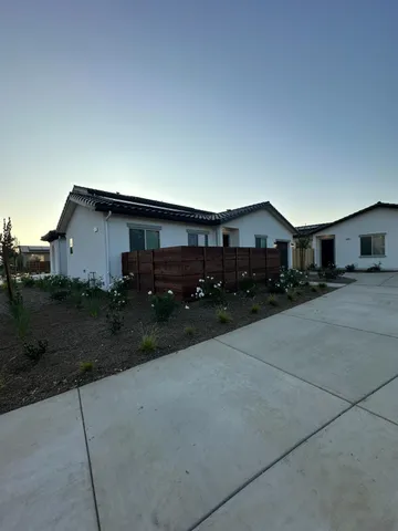 $2,200 | 6002 East Sussex Way, Fresno, CA 93727