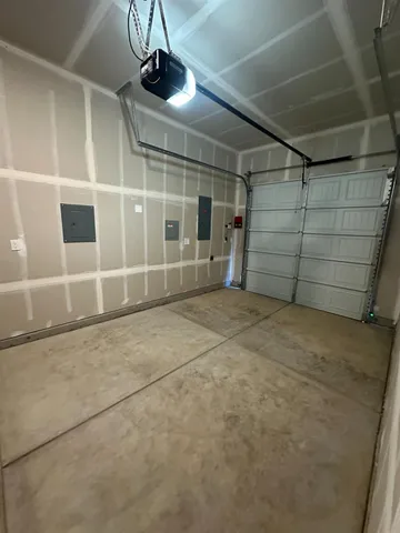 $2,200 | 6002 East Sussex Way, Fresno, CA 93727