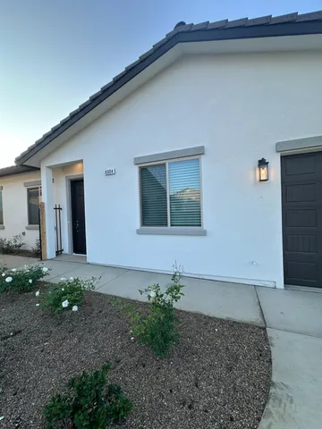 $2,200 | 6002 East Sussex Way, Fresno, CA 93727