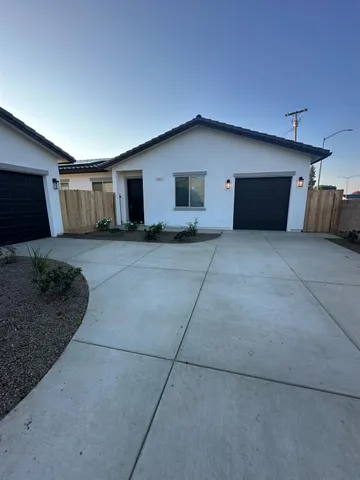 $2,200 | 6002 East Sussex Way, Fresno, CA 93727