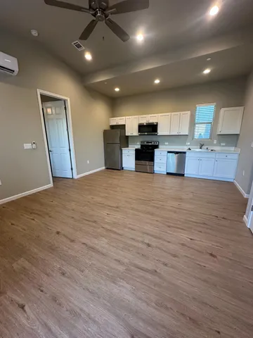 $2,200 | 6002 East Sussex Way, Fresno, CA 93727