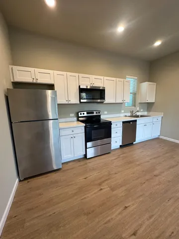 $2,200 | 6002 East Sussex Way, Fresno, CA 93727