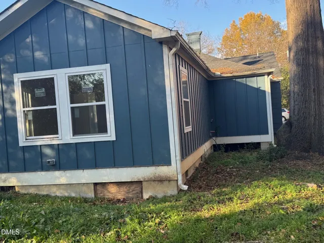 a house view with a backyard space