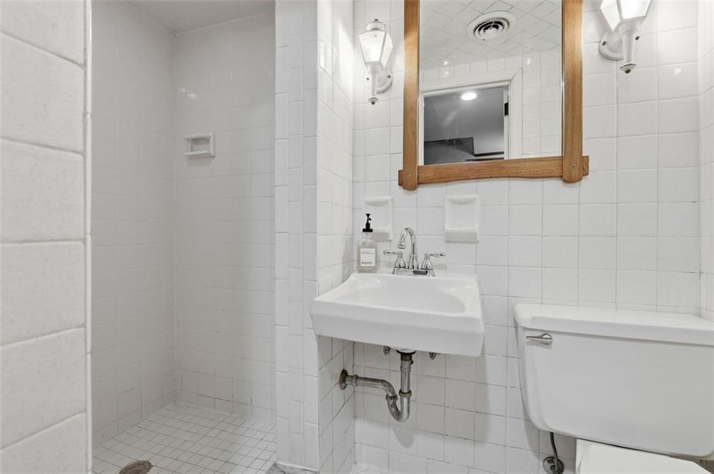 1013 El Rancho Drive Pittsburgh, PA 15220 - Photo 25 of 36