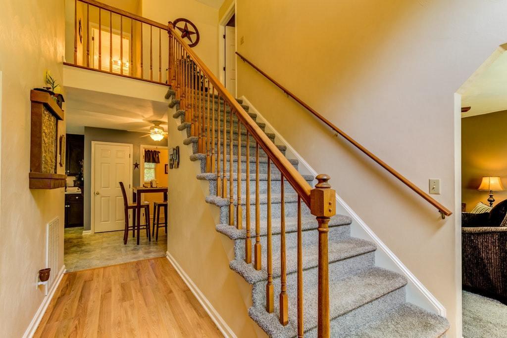121 Oak Ridge Court Blue Ridge, VA 24064 - Photo 18 of 63 Foyer