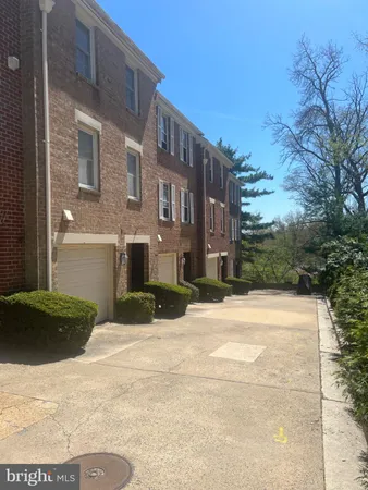 $4,950 | 1424 12th Street North, Unit B 2, Arlington, VA 22209