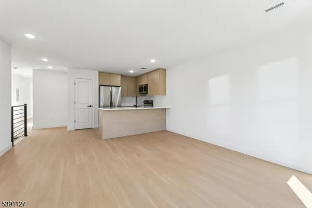 $2,900 | 27-29 Robert Street, Paterson, NJ 07503